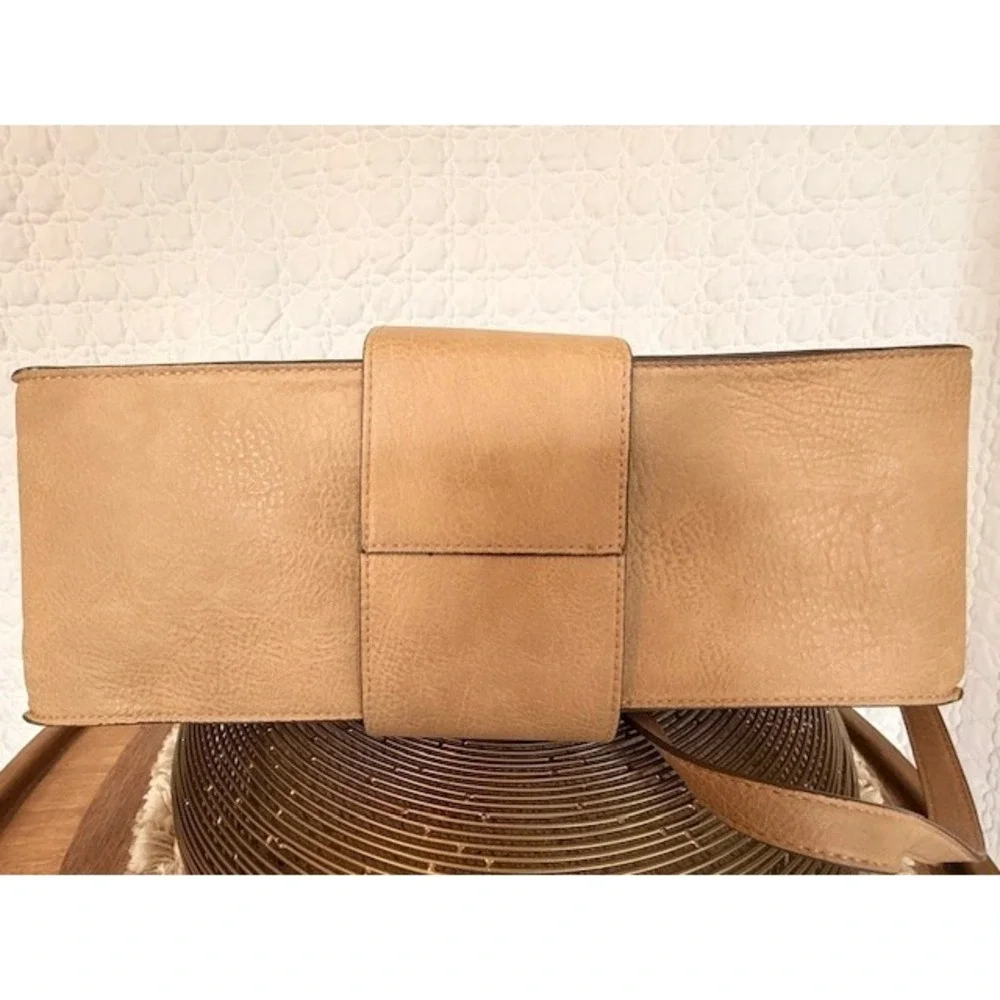 Universal Thread Crossbody/Handbag Pebbled Finish Earthy Beige Metal Ring Handle
